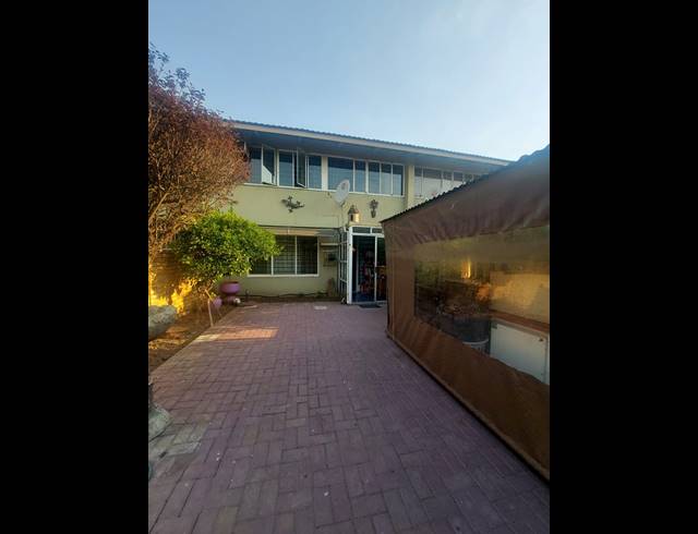 3 BEDROOM TOWNHOUSE FOR SALE IN SASOLBURG EXT 2